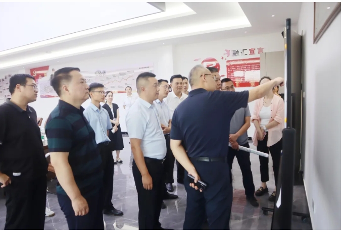 自貢市領(lǐng)導(dǎo)蒞臨融匯公司調(diào)研：共筑建筑產(chǎn)業(yè)總部經(jīng)濟(jì)區(qū)新篇章！